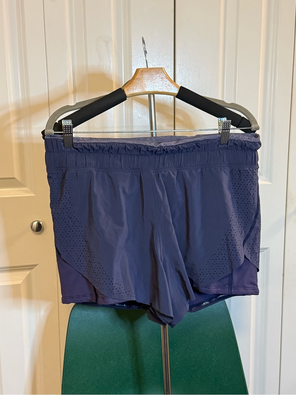 lululemon athletica Laser Speed Train Shorts with attached liner shorts size 10